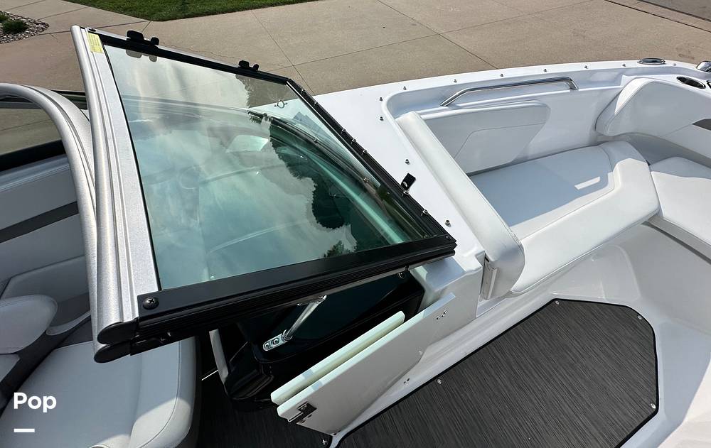 Slide: The Image of Four Winns HD2 2022 - 15639443