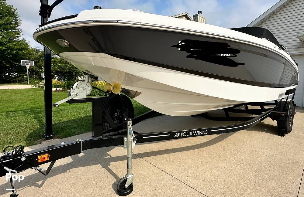 Slide: The Image of Four Winns HD2 2022 - 15639461