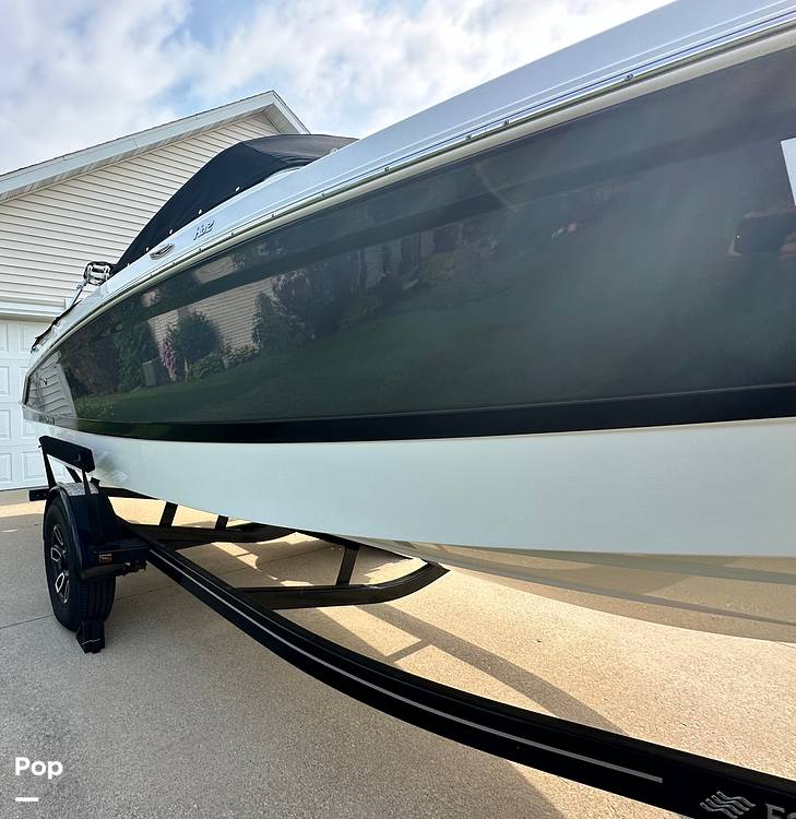 Slide: The Image of Four Winns HD2 2022 - 15639462