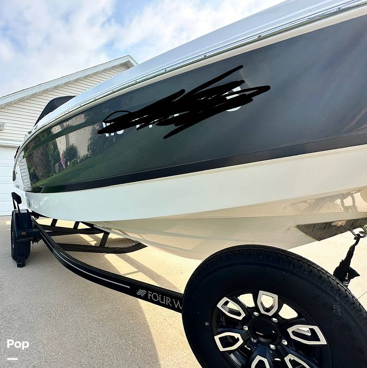 Slide: The Image of Four Winns HD2 2022 - 15639463