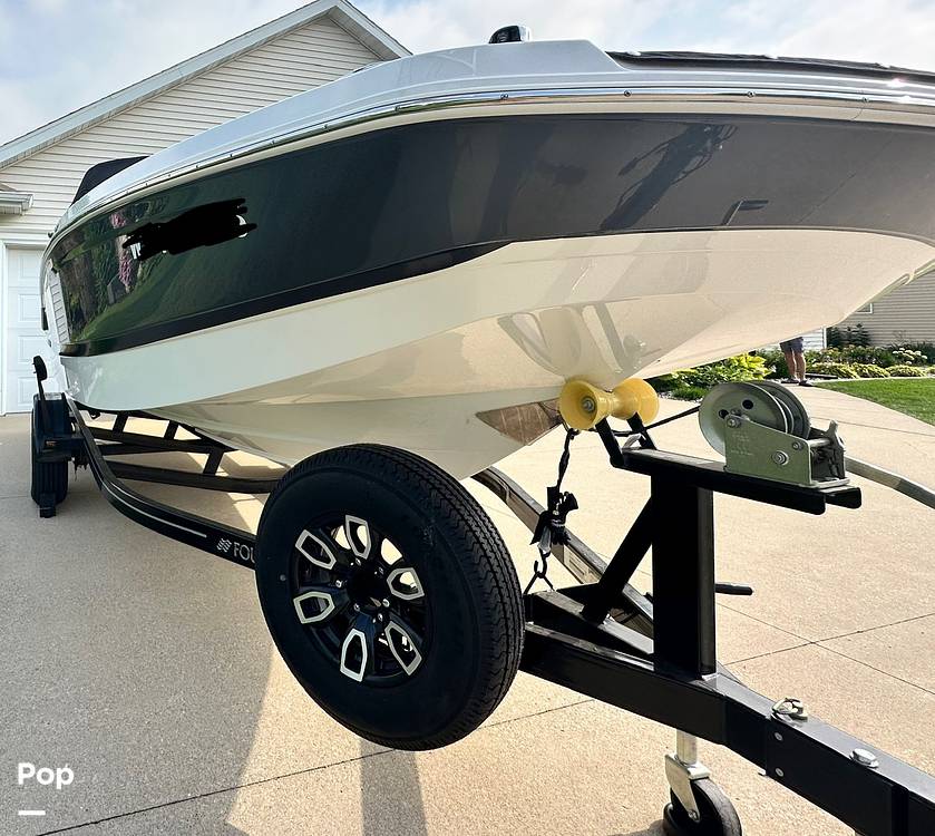 Slide: The Image of Four Winns HD2 2022 - 15639464