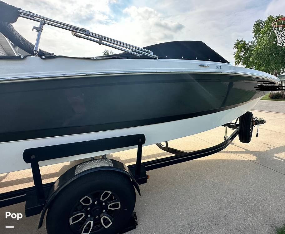 Slide: The Image of Four Winns HD2 2022 - 15639468