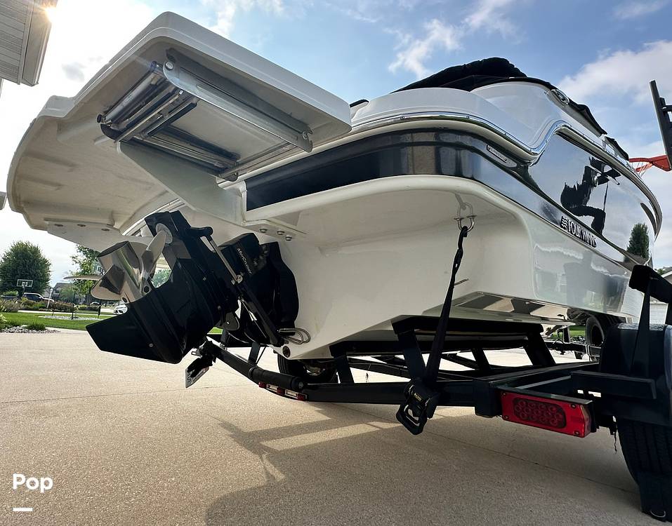 Slide: The Image of Four Winns HD2 2022 - 15639532