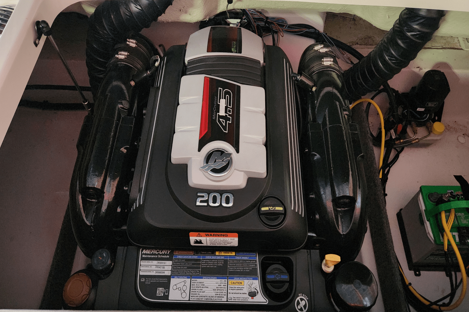 Slide: The Image of Four Winns HD 200 2018 - 42