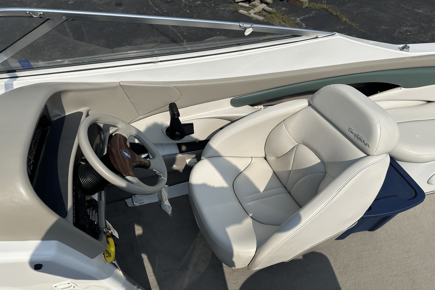 Slide: The Image of Four Winns SUNDOWNER 225 1999 - 11