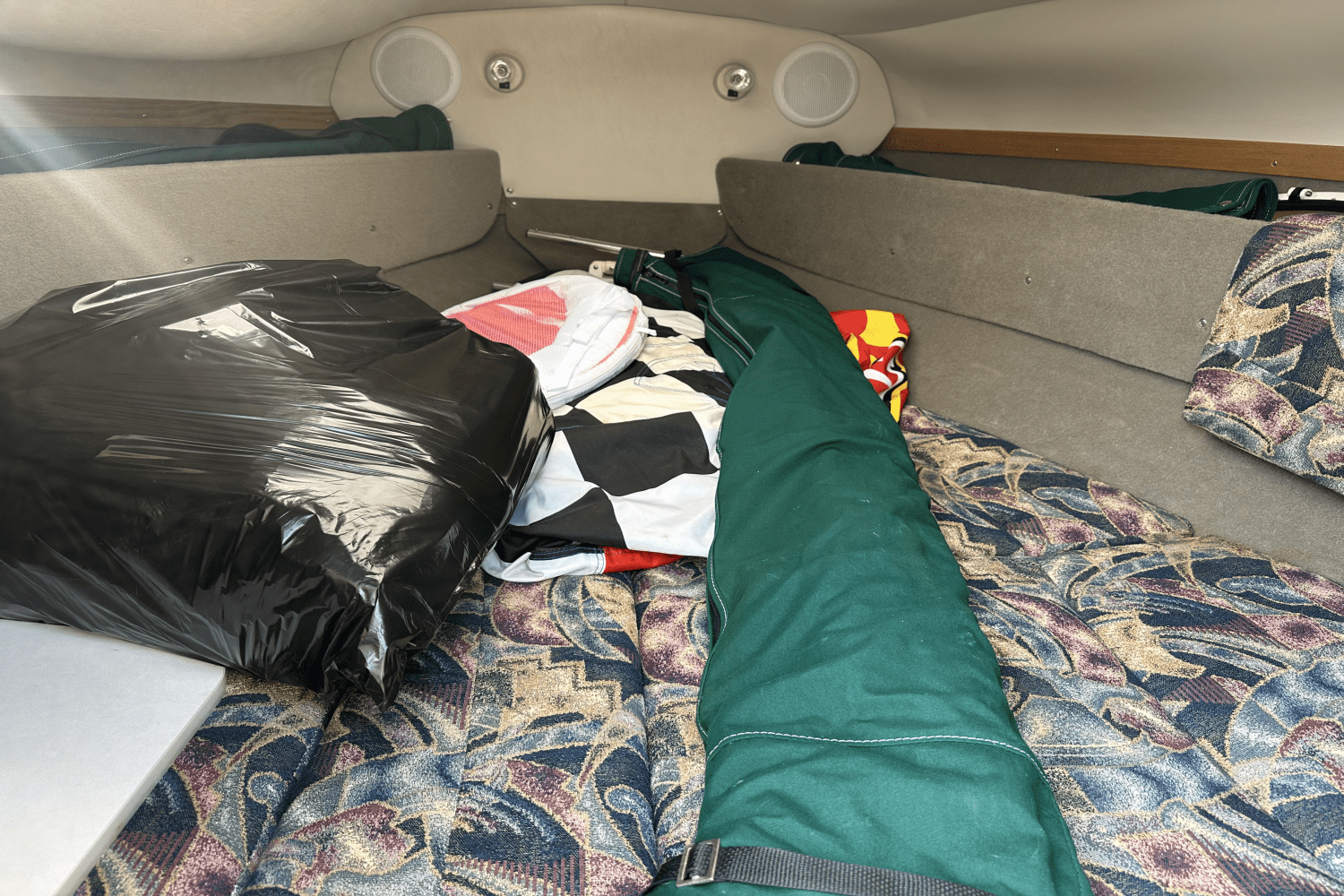 Slide: The Image of Four Winns SUNDOWNER 225 1999 - 13