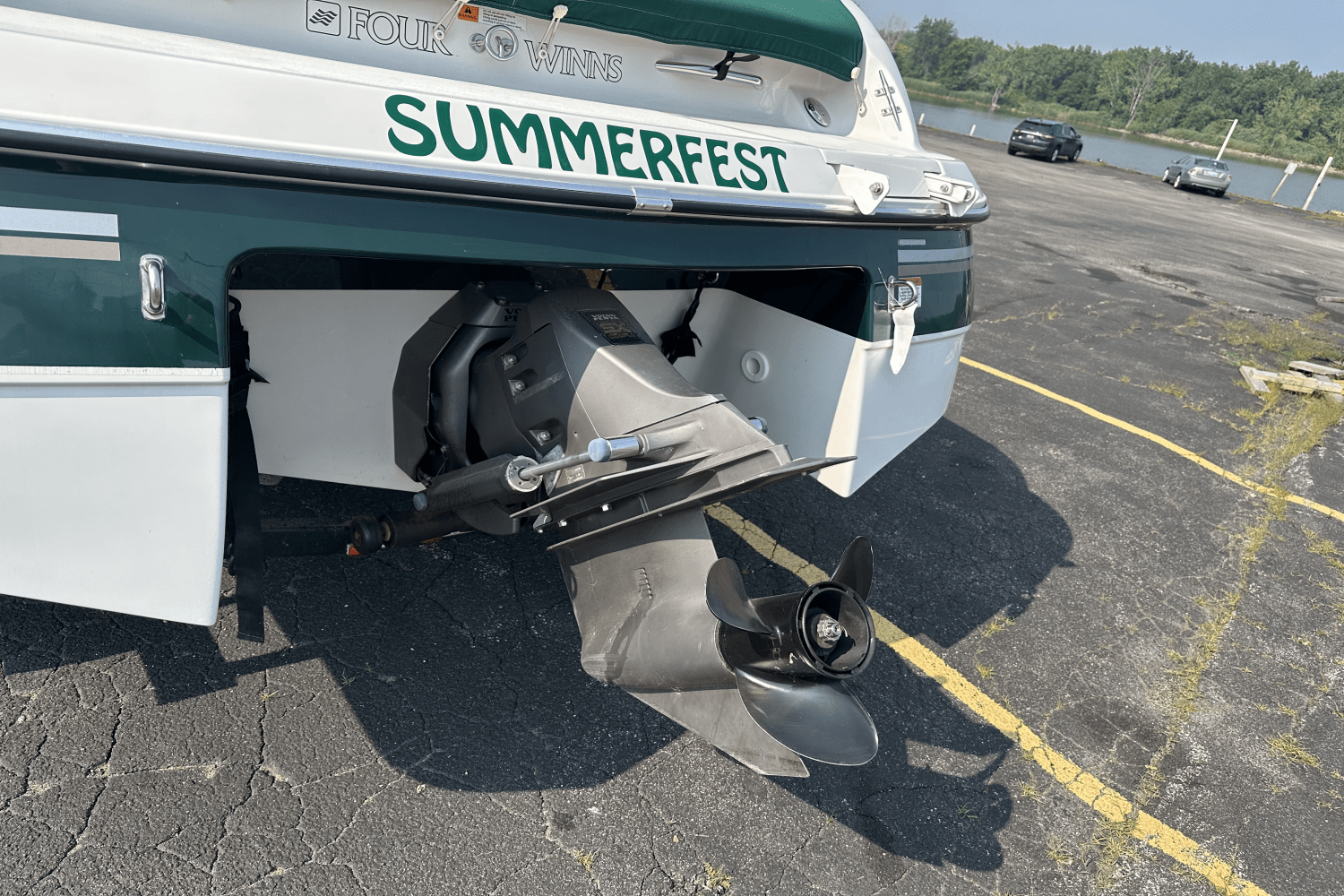 Slide: The Image of Four Winns SUNDOWNER 225 1999 - 17