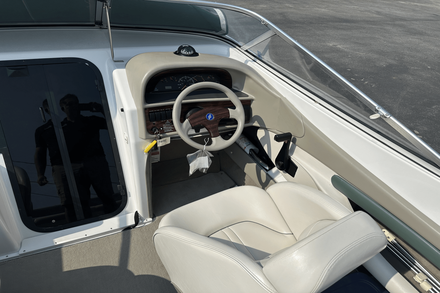 Slide: The Image of Four Winns SUNDOWNER 225 1999 - 18