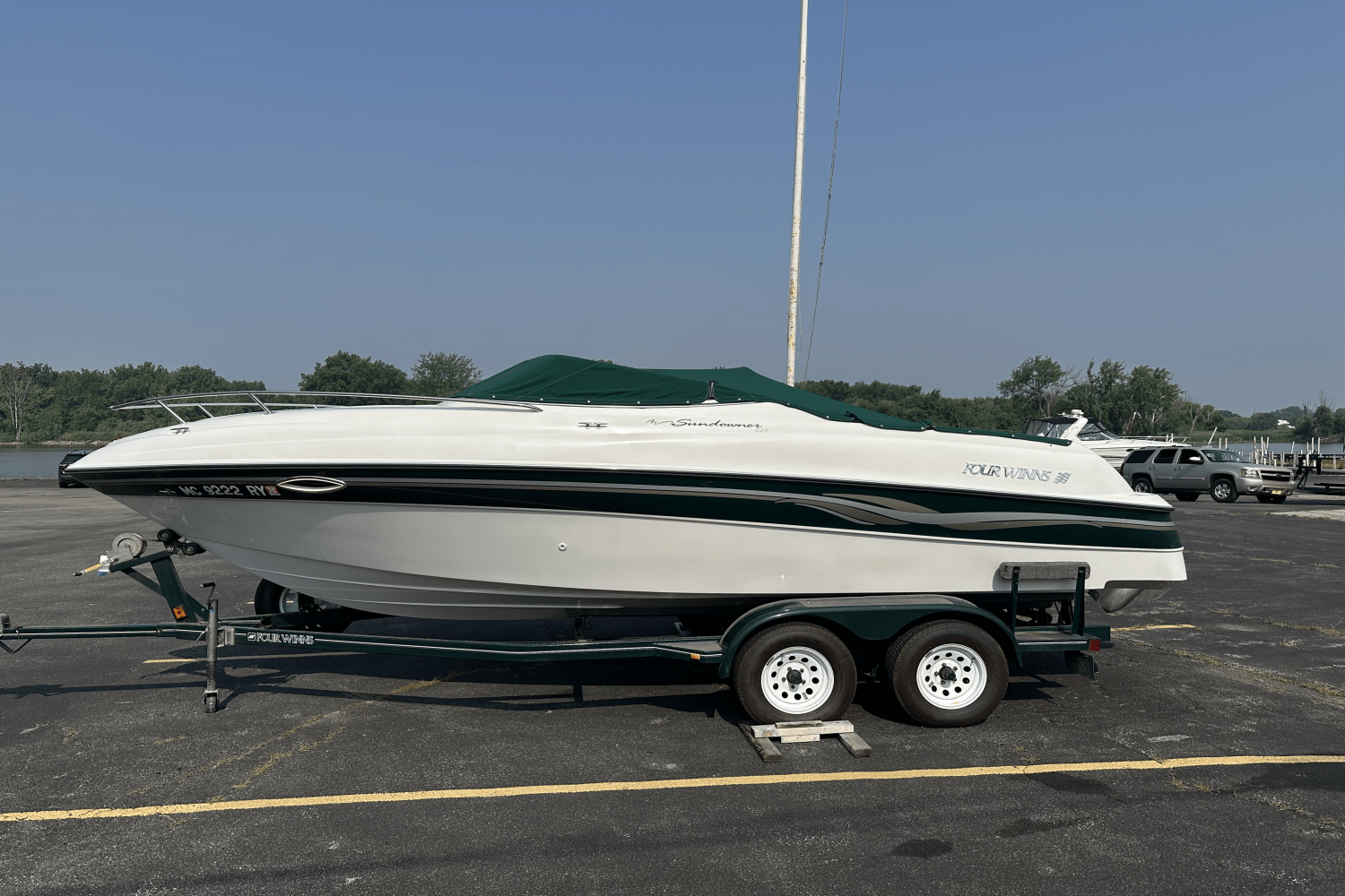 Slide: The Image of Four Winns SUNDOWNER 225 1999 - 2