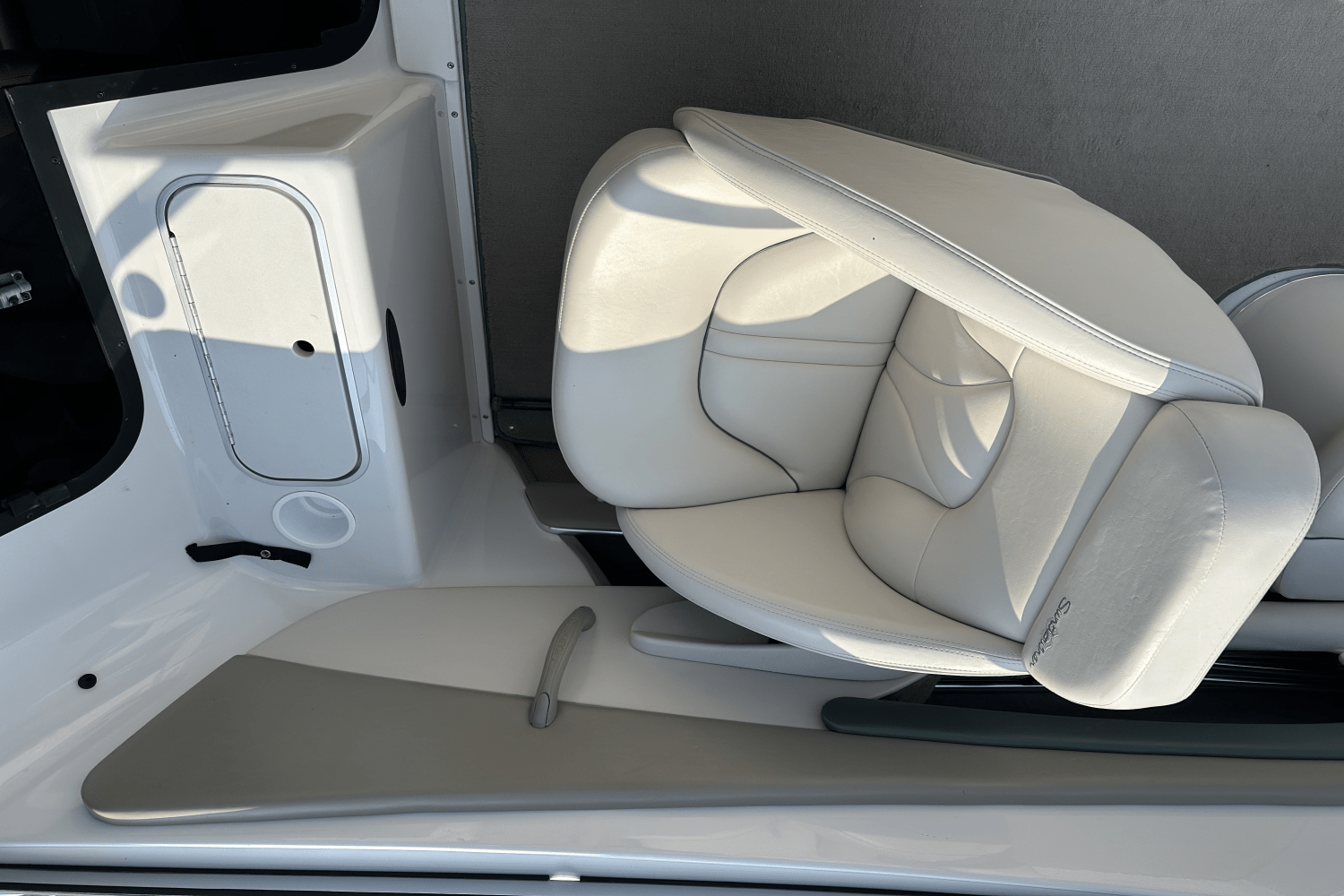 Slide: The Image of Four Winns SUNDOWNER 225 1999 - 9