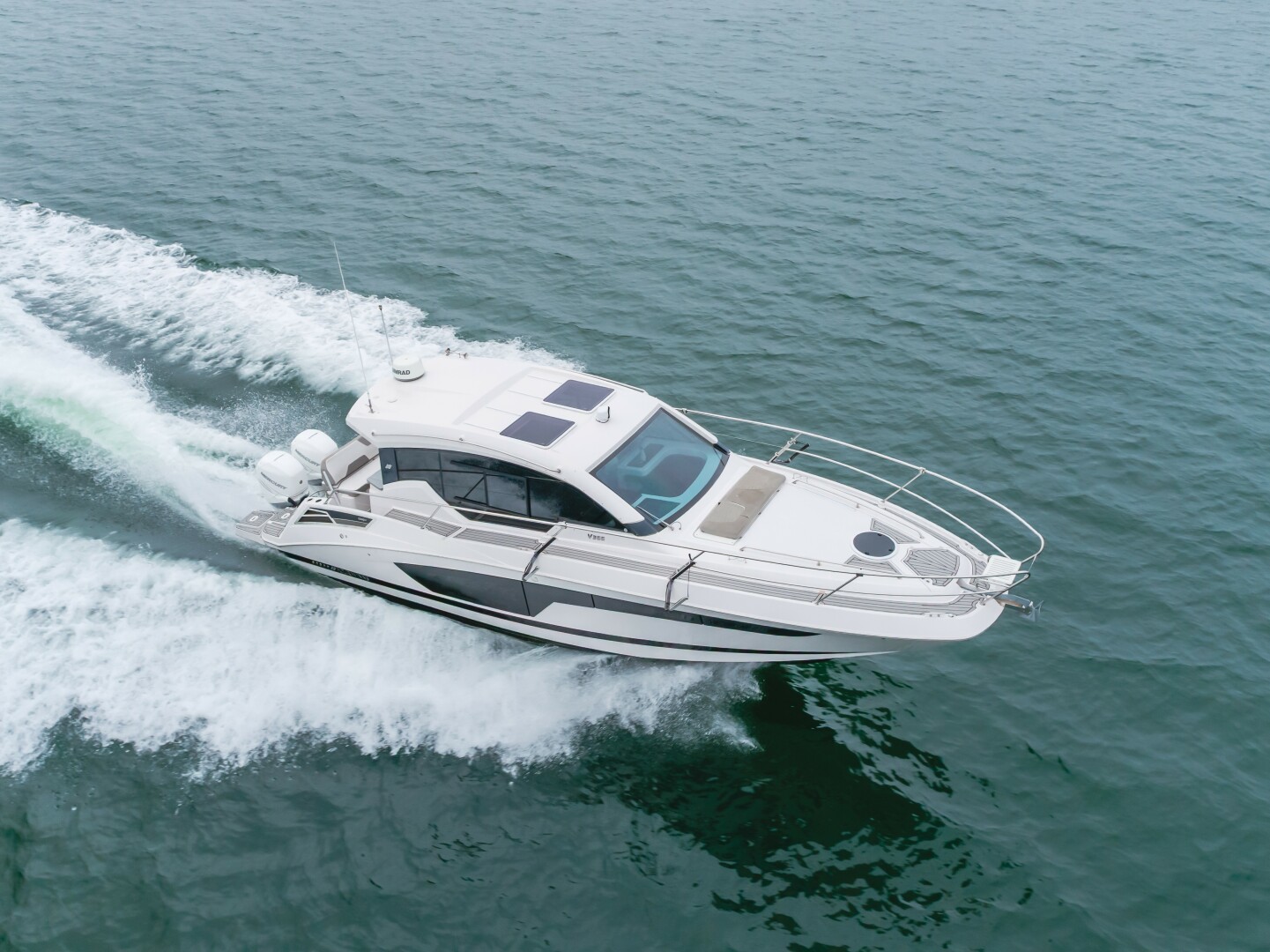 Slide: The Image of Four Winns Vista 355 Coupe 2019 - 5456377