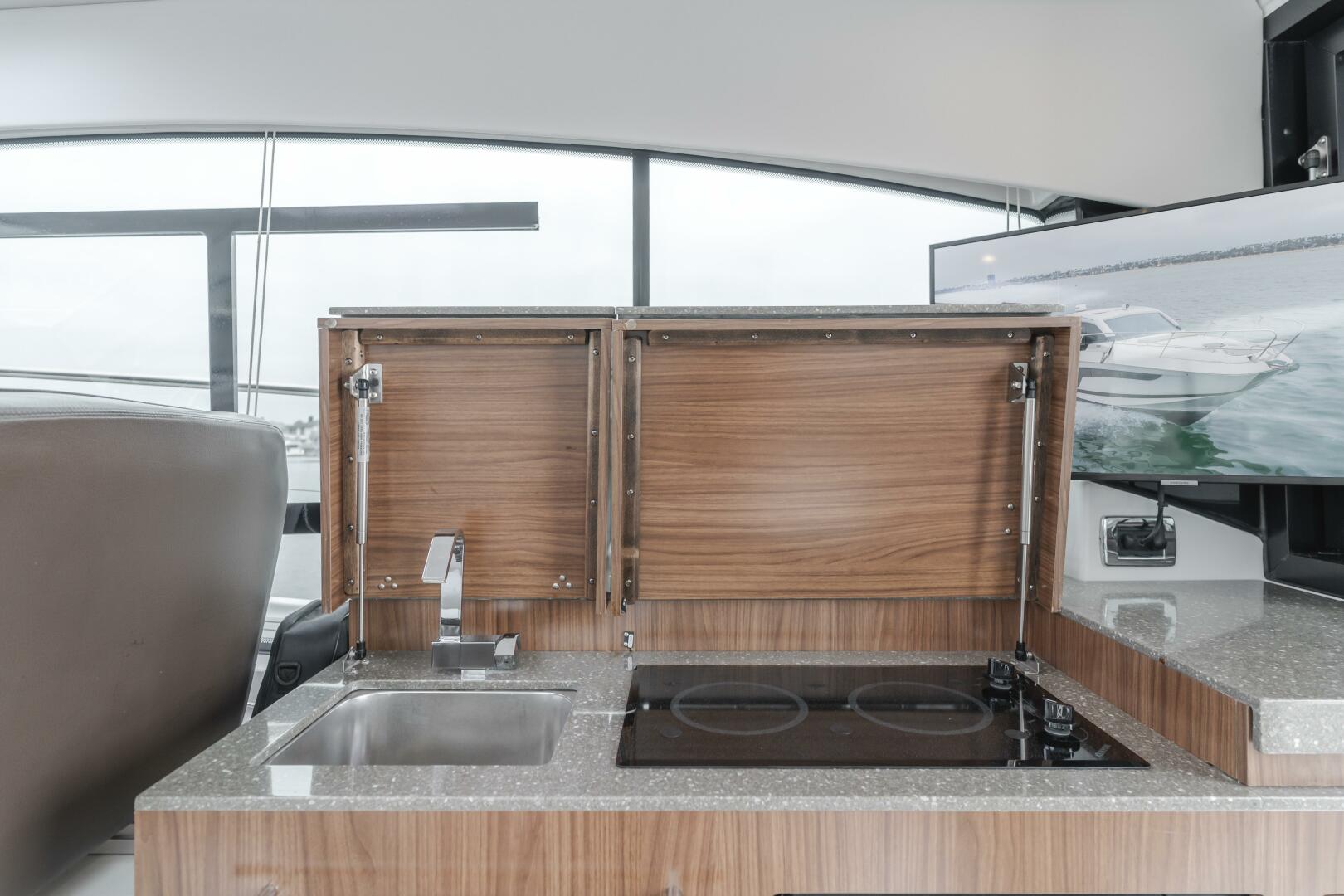 Slide: The Image of Four Winns Vista 355 Coupe 2019 - 5456381