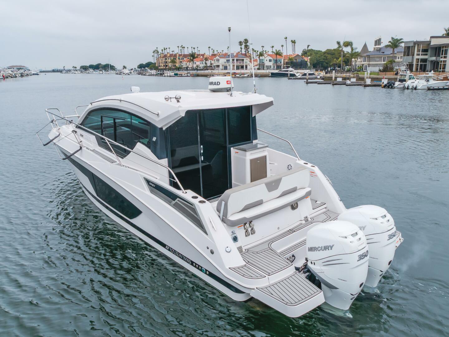 Slide: The Image of Four Winns Vista 355 Coupe 2019 - 5456390