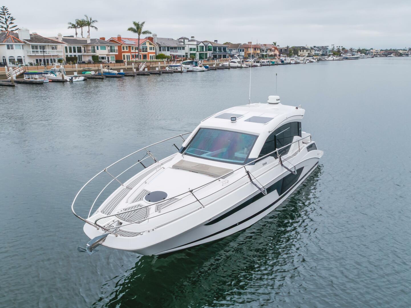 Slide: The Image of Four Winns Vista 355 Coupe 2019 - 5456391