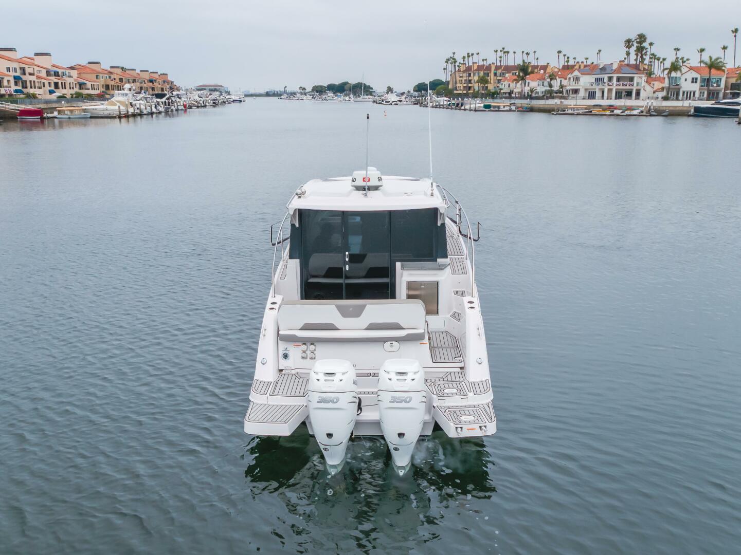 Slide: The Image of Four Winns Vista 355 Coupe 2019 - 5456392