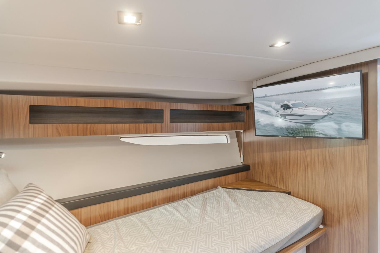 Slide: The Image of Four Winns Vista 355 Coupe 2019 - 5456404