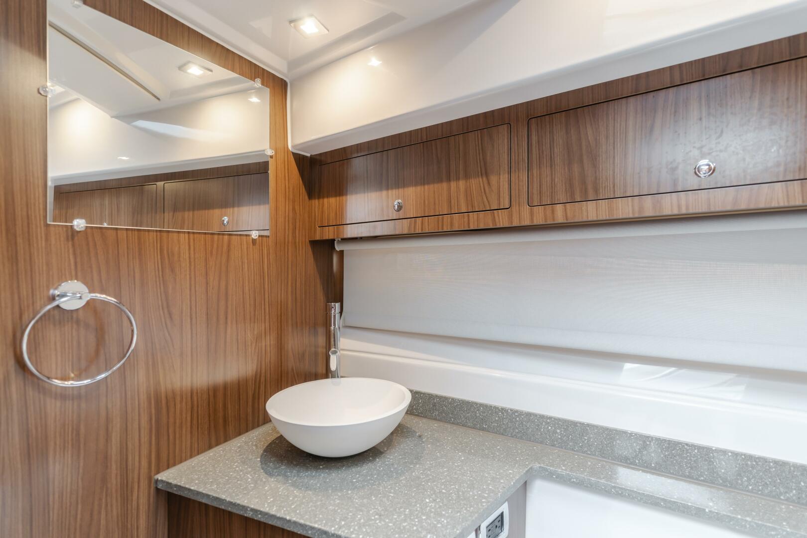 Slide: The Image of Four Winns Vista 355 Coupe 2019 - 5456409