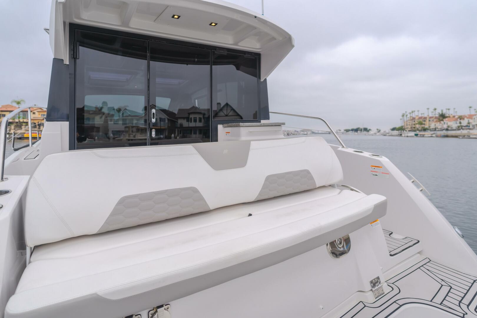 Slide: The Image of Four Winns Vista 355 Coupe 2019 - 5456411