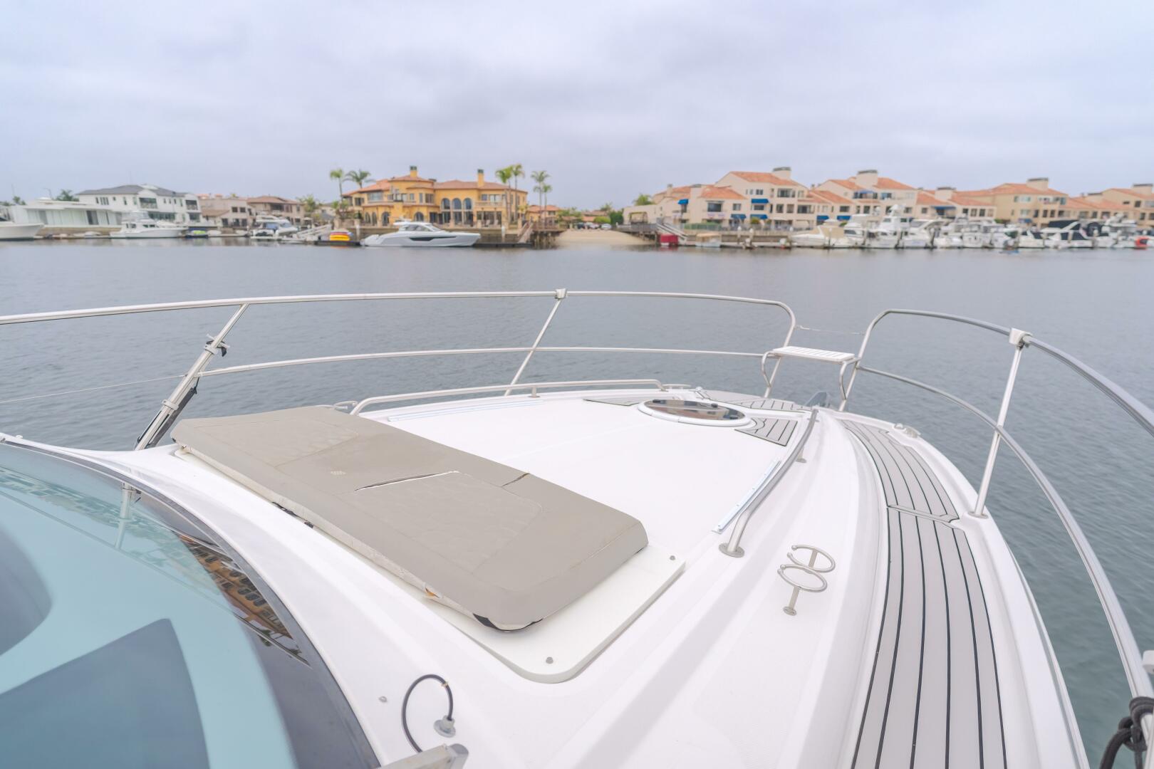 Slide: The Image of Four Winns Vista 355 Coupe 2019 - 5456418