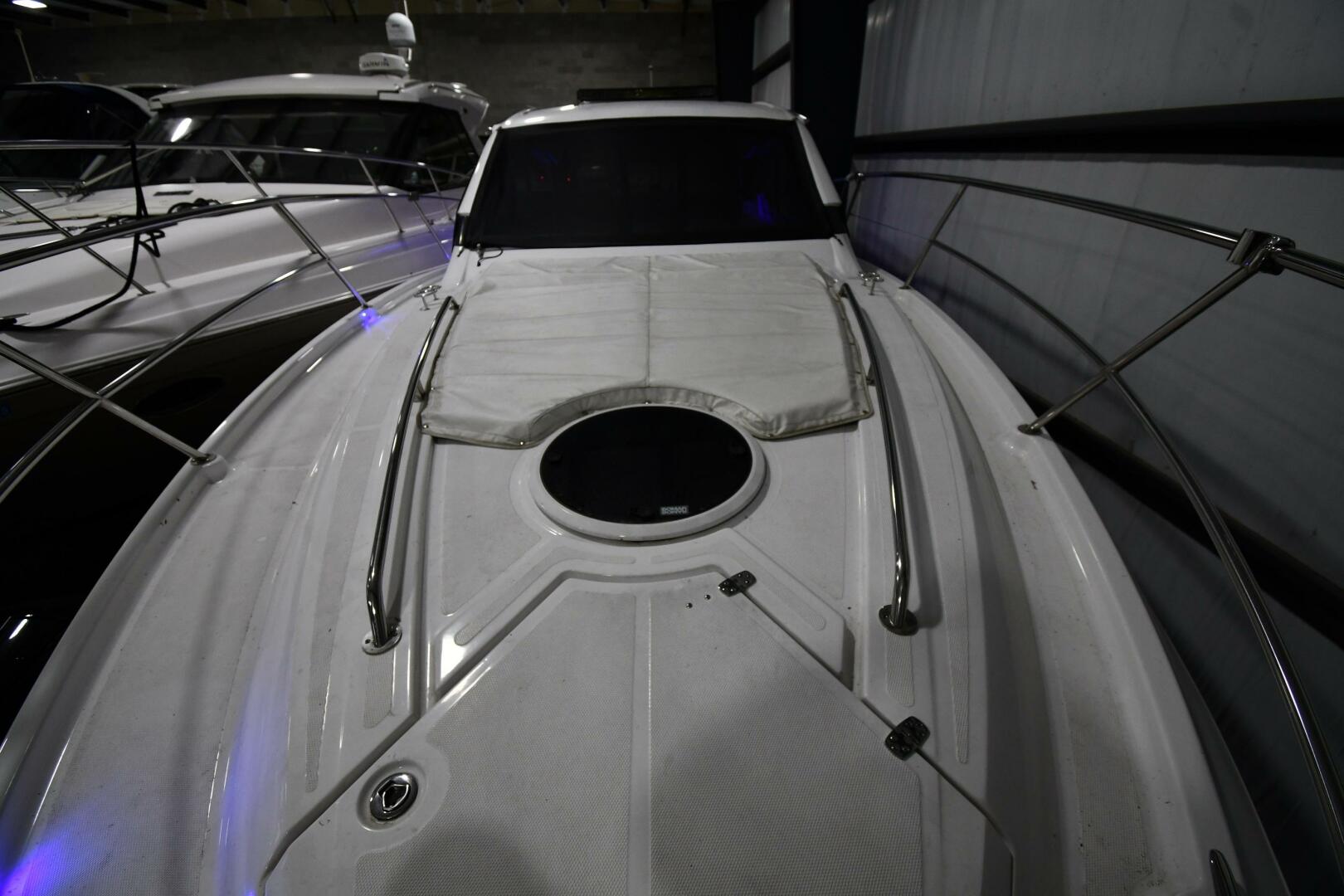Slide: The Image of Four Winns Vista 355 Coupe 2022 - 5119646