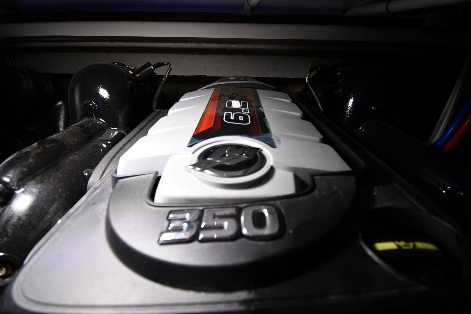 Slide: The Image of Four Winns Vista 355 Coupe 2022 - 5119720