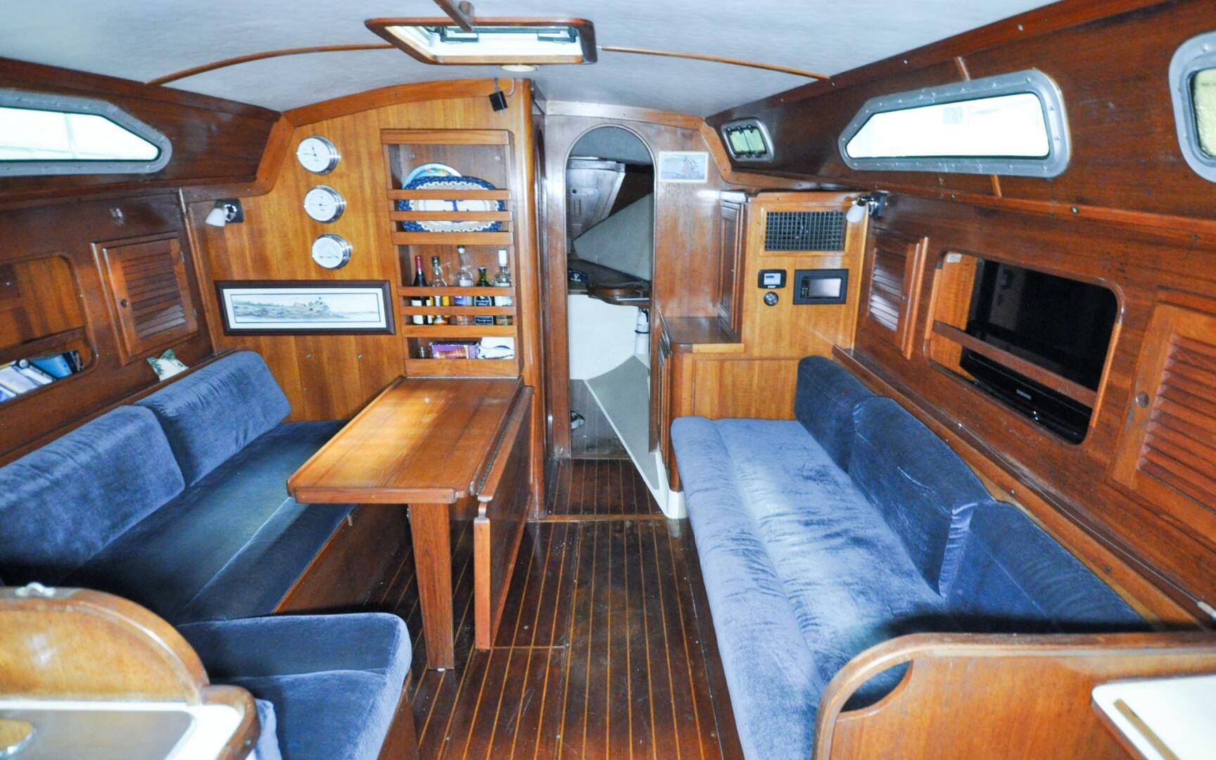 Slide: The Image of Freedom 36 - Raven - Salon - Table - 3796990