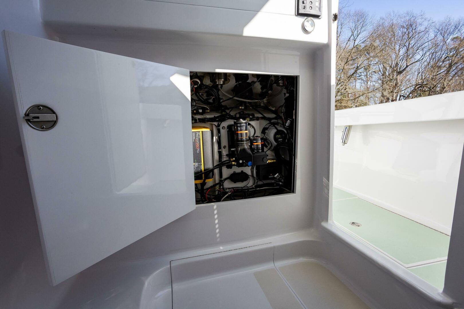 Slide: The Image of French Yachts 34 Center Console 2005 - 5107751