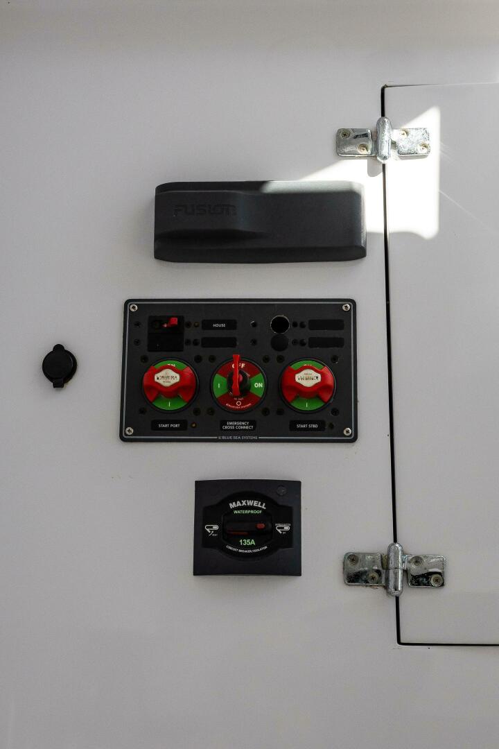 Slide: The Image of French Yachts 34 Center Console 2005 - 5107753