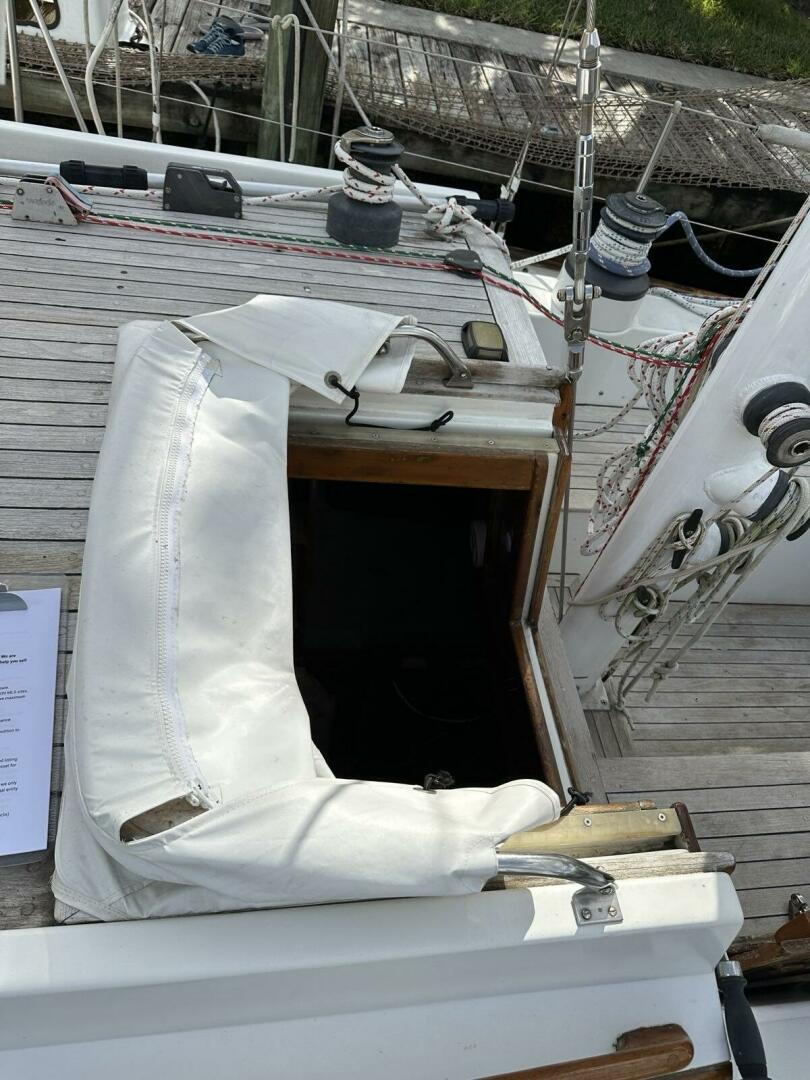 Slide: The Image of Companionway/ Fold Down Dodger - 4878966
