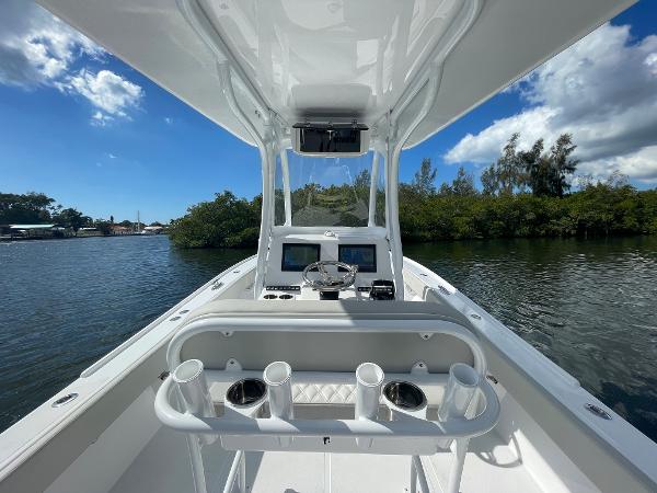 Slide: The Image of 2024 Front Runner 26 Center Console boat on a sunny day, featuring a sleek helm station. - 10