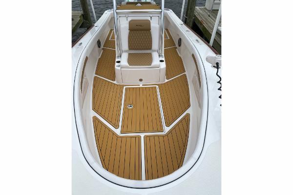 Slide: The Image of Front Runner 26 Center Console 2024 - 4