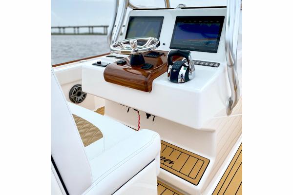 Slide: The Image of Front Runner 26 Center Console 2024 - 5