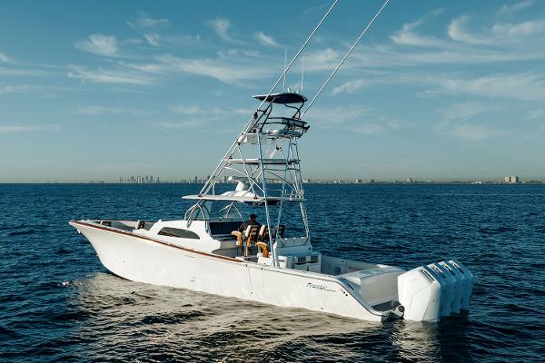 Slide: The Image of Front Runner 47 Center Console 2024 - 4