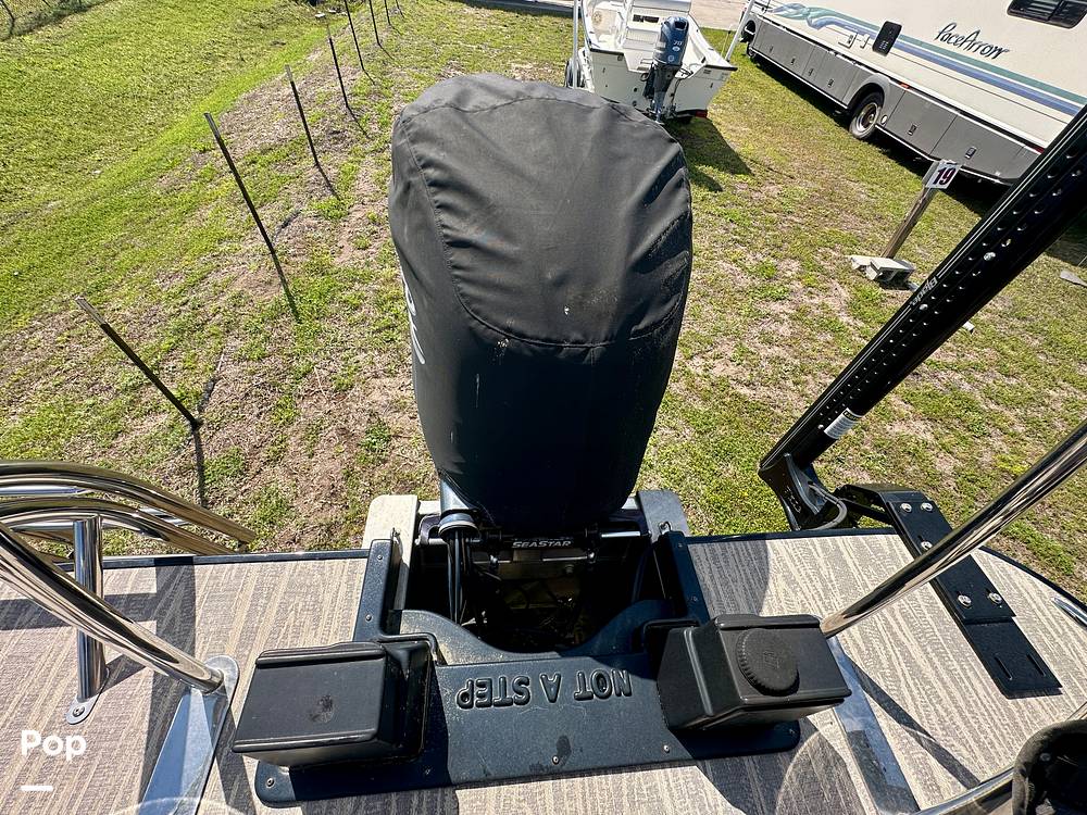 Slide: The Image of Cover - Engine - 15331817