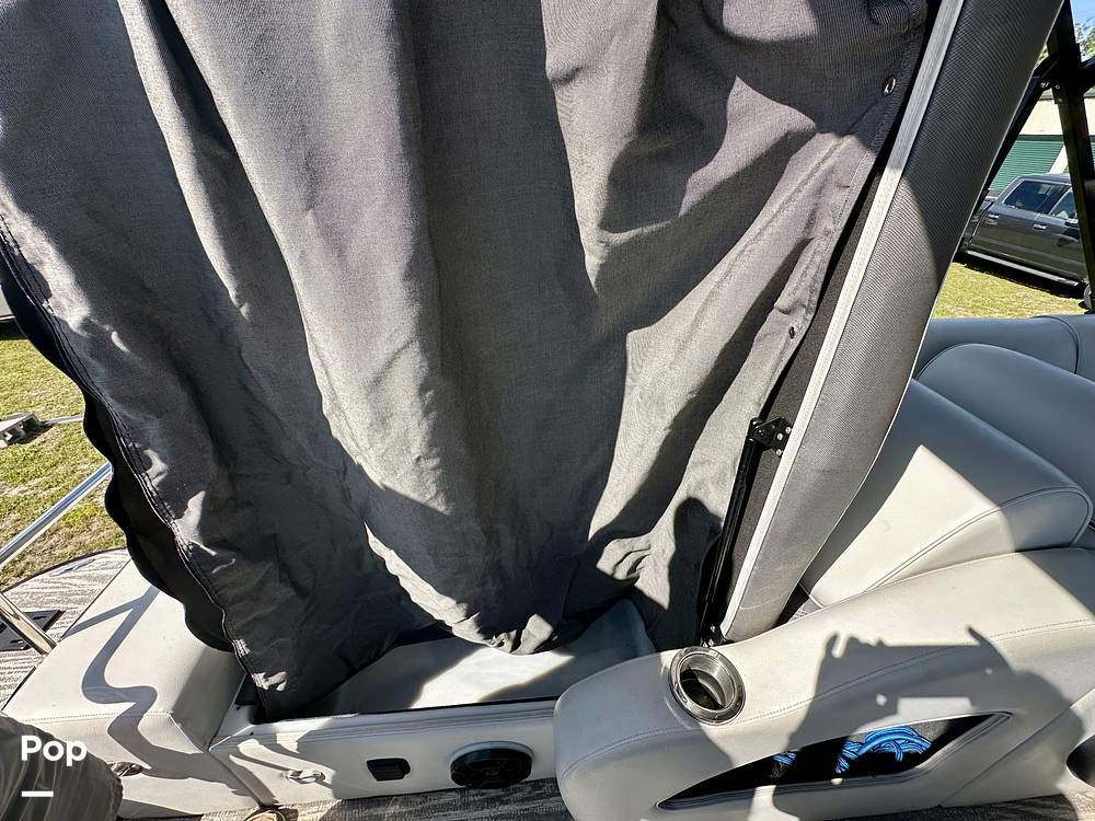 Slide: The Image of Changing Room - Pop Up - 15331829