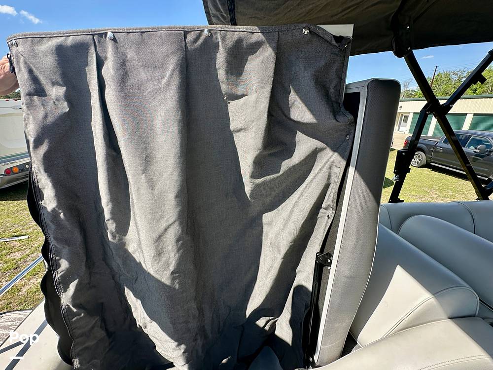 Slide: The Image of Changing Room - Pop Up - 15331830