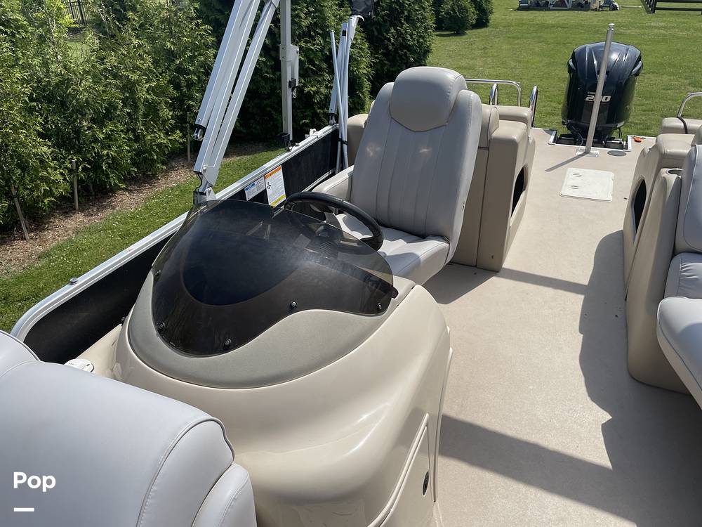 Slide: The Image of G3 Suncatcher Elite 322ss 2012 - 15438300