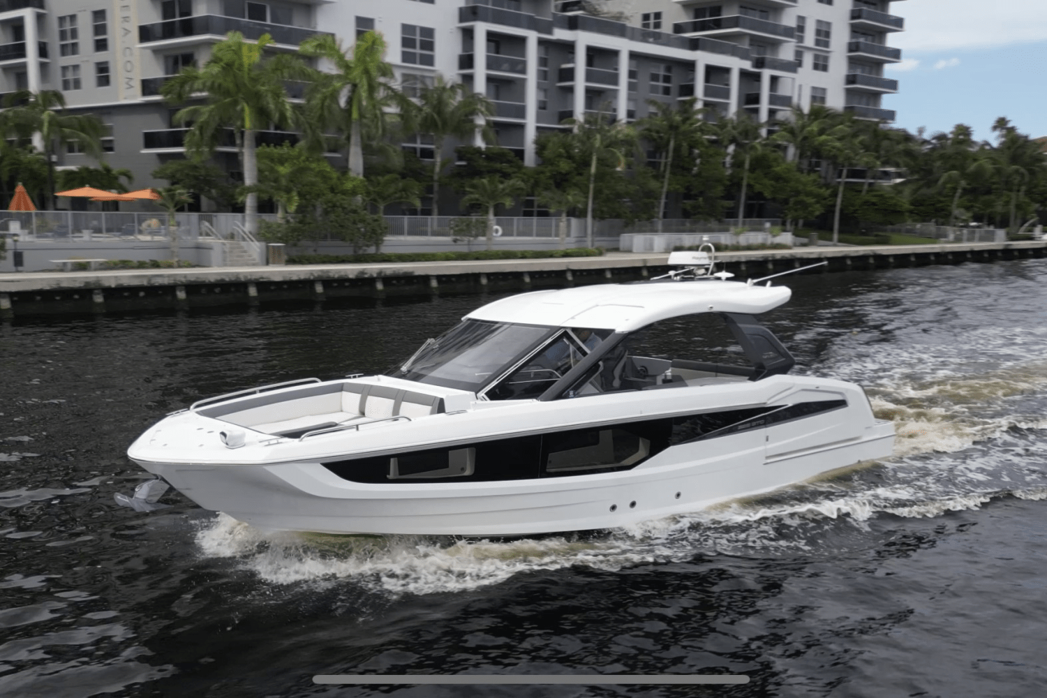 Slide: The Image of Galeon 325 GTO 2022 - 0