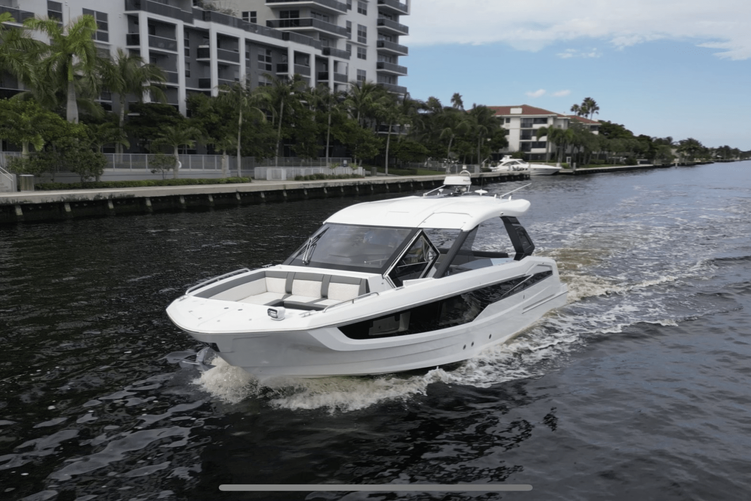 Slide: The Image of Galeon 325 GTO 2022 - 1