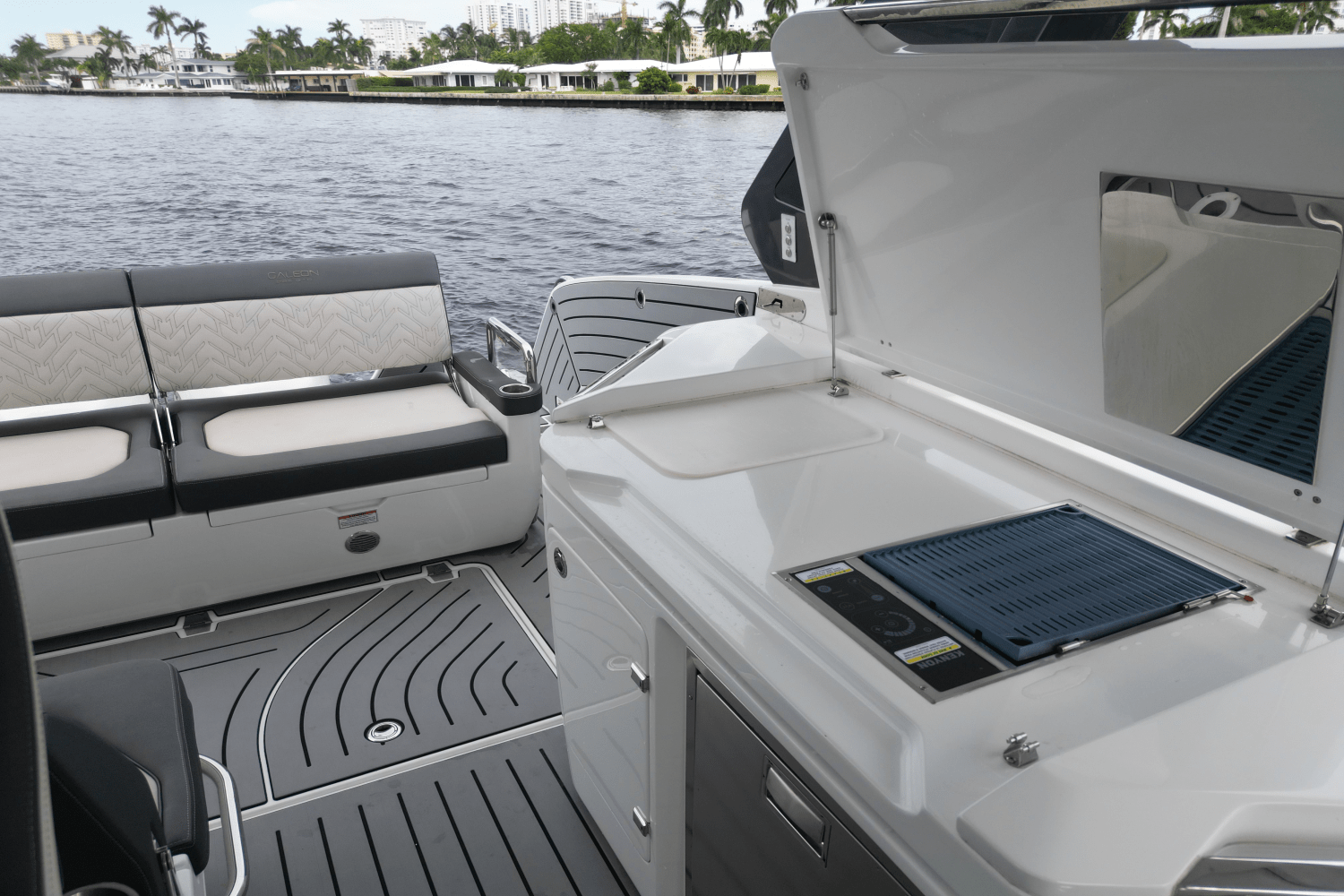 Slide: The Image of Galeon 325 GTO 2022 - 12