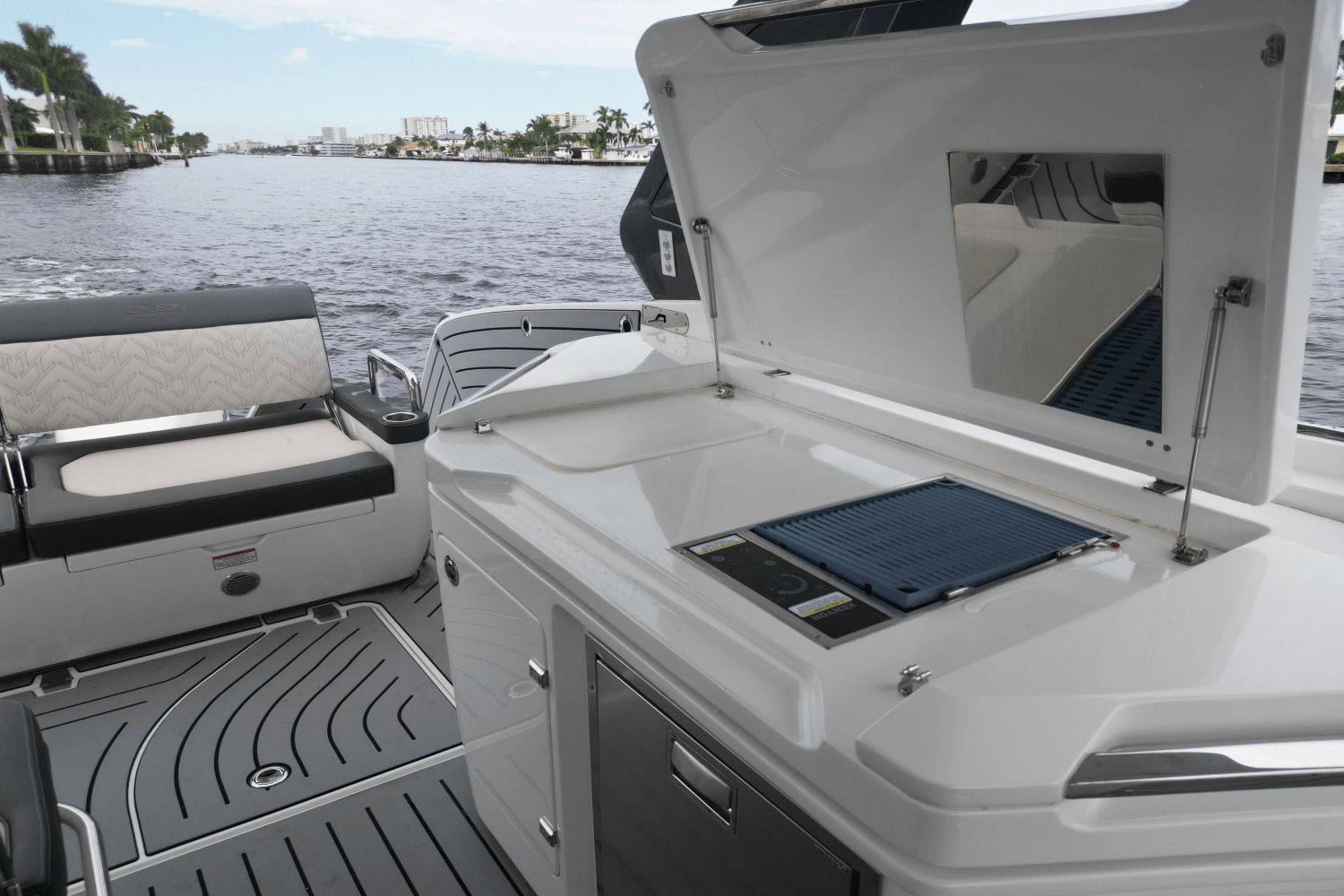 Slide: The Image of Galeon 325 GTO 2022 - 13