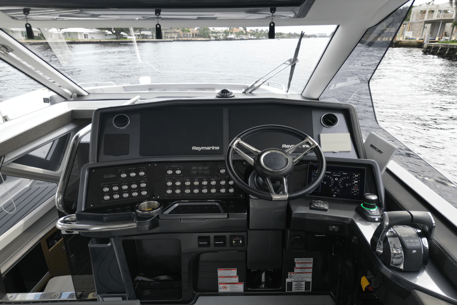 Slide: The Image of Galeon 325 GTO 2022 - 19