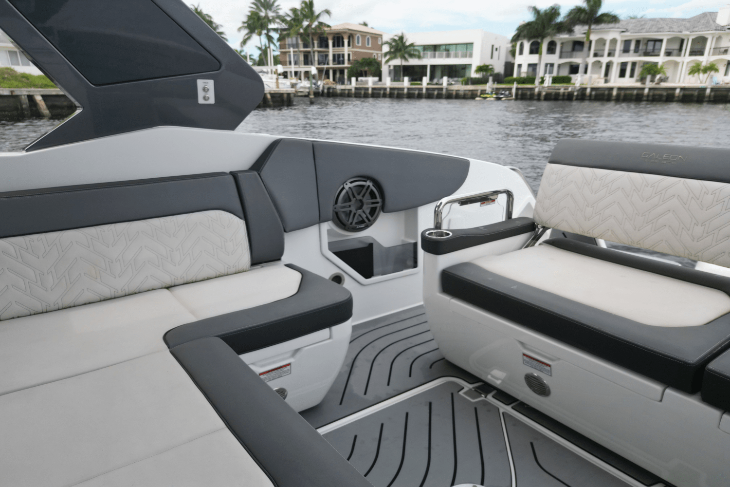 Slide: The Image of Galeon 325 GTO 2022 - 8