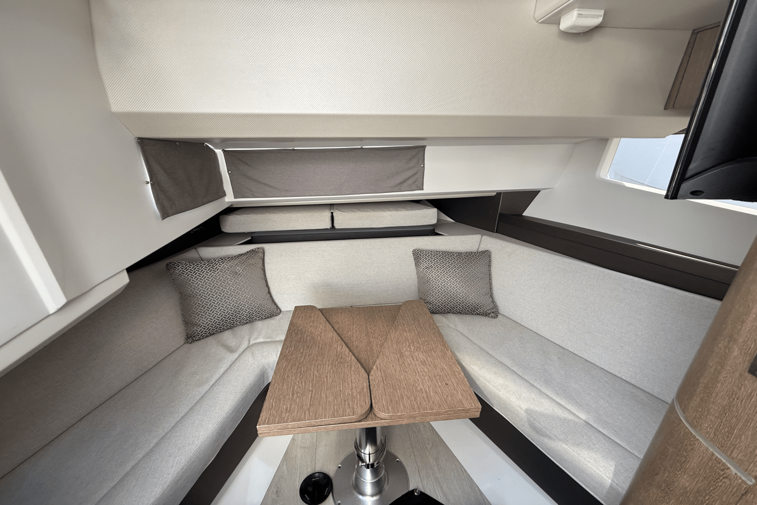 Slide: The Image of Galeon 325 GTO 2023 - 10