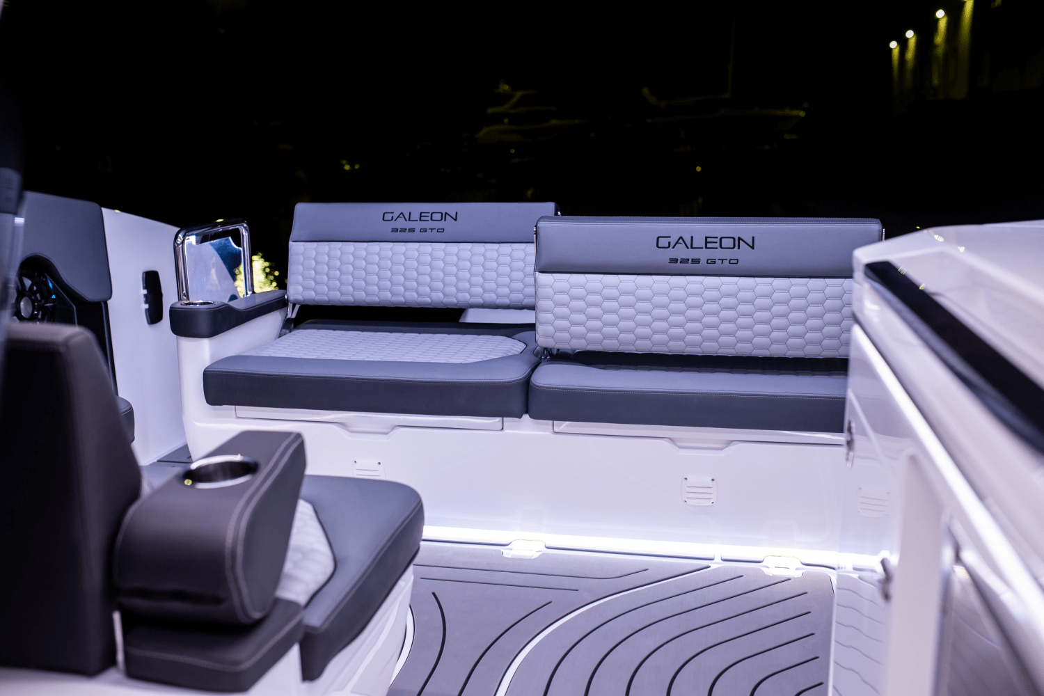 Slide: The Image of Galeon 325 GTO 2024 - 11