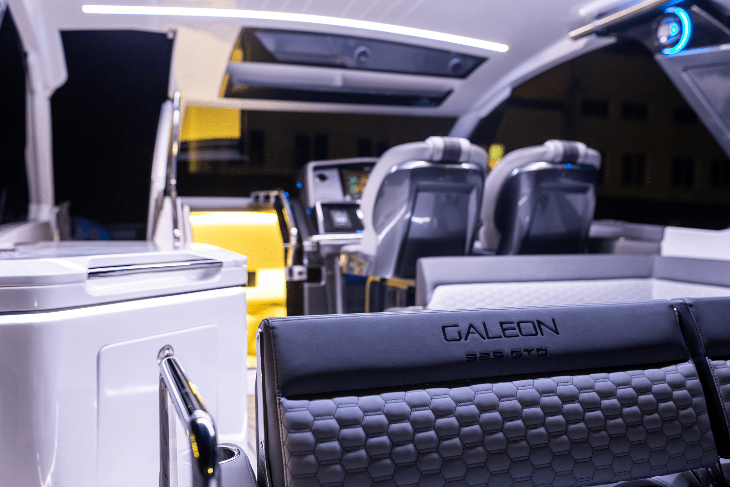 Slide: The Image of Galeon 325 GTO 2024 - 12