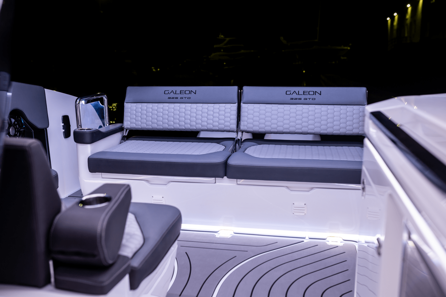 Slide: The Image of Galeon 325 GTO 2024 - 15