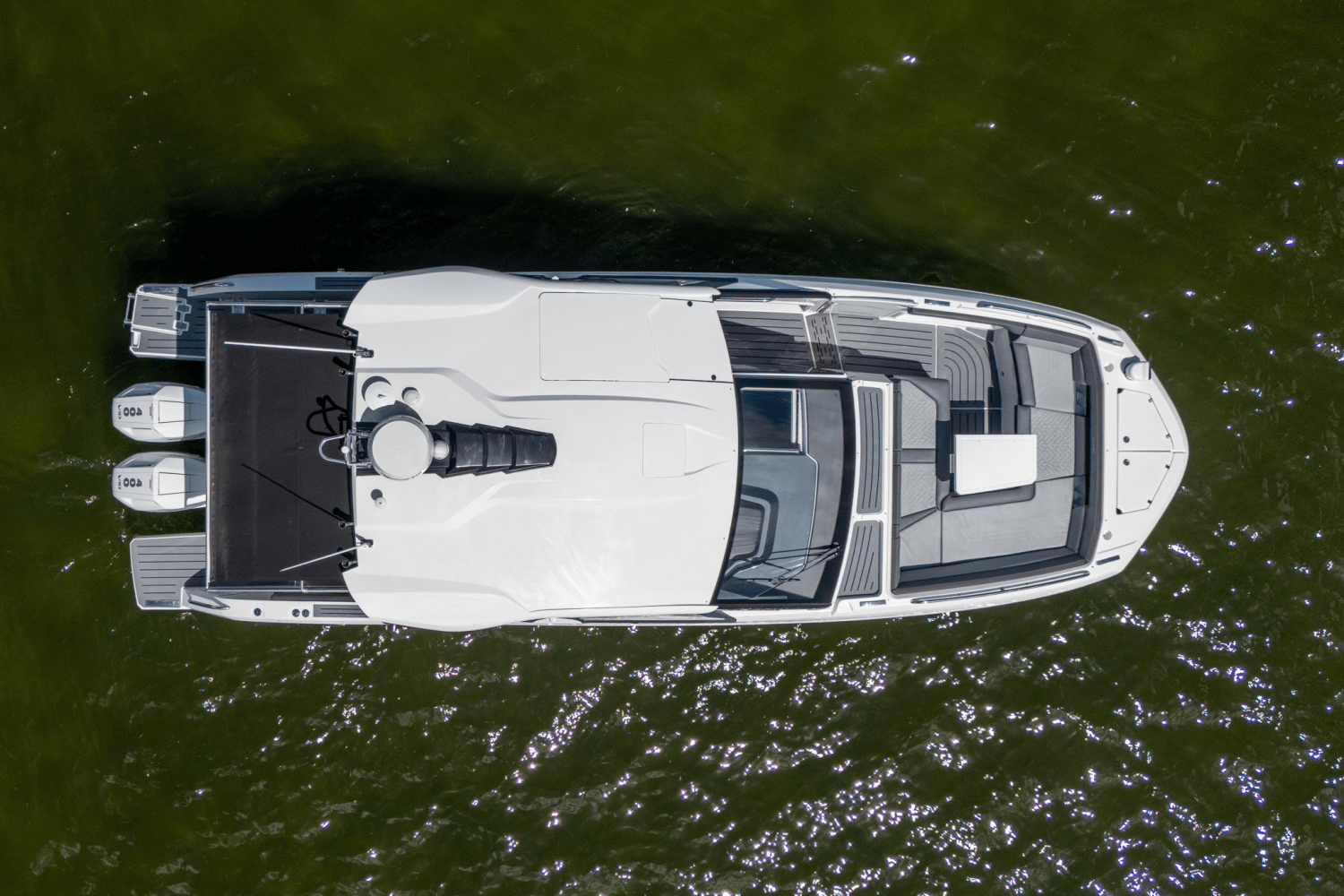 Slide: The Image of Galeon 325 GTO 2024 - 17