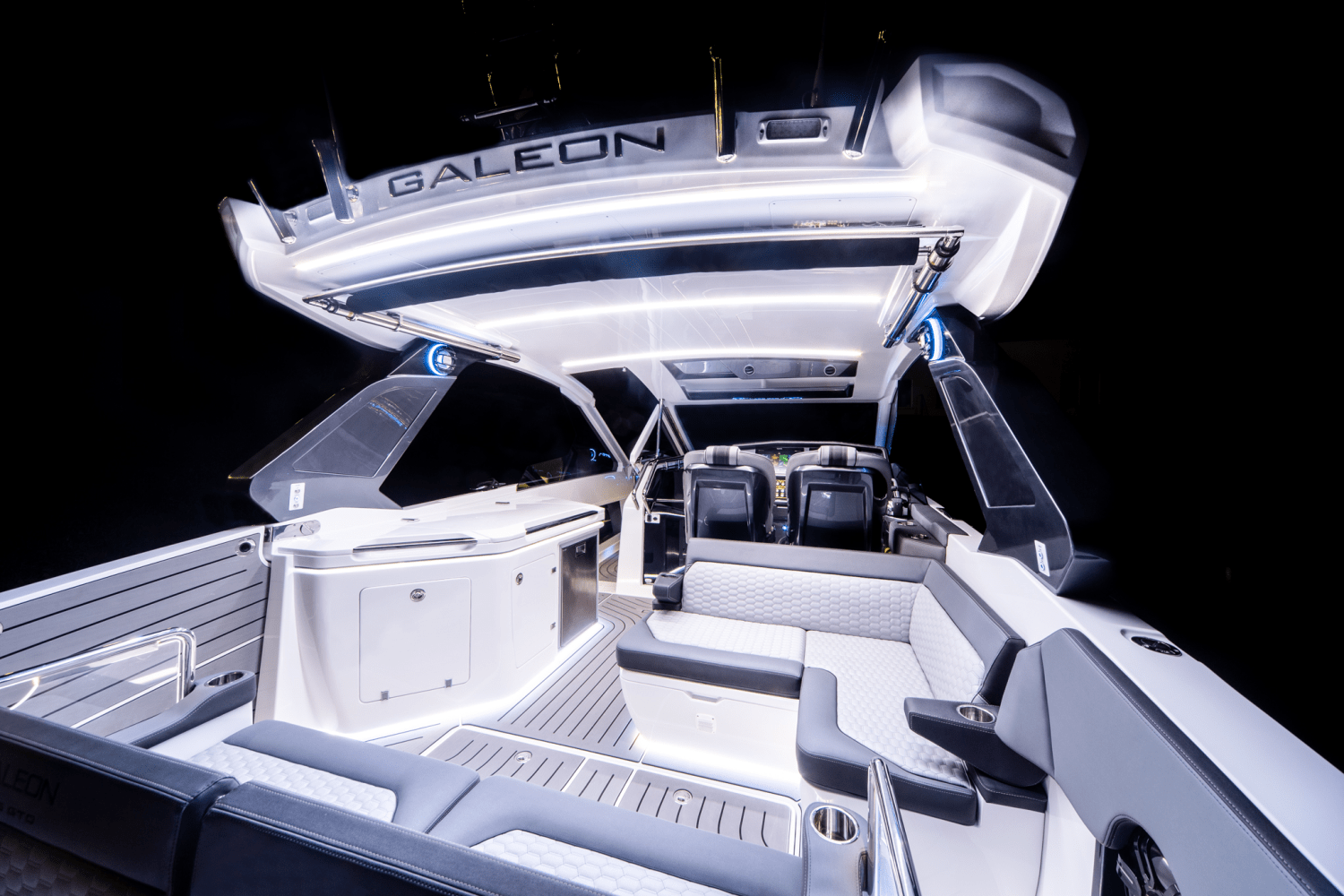 Slide: The Image of Galeon 325 GTO 2024 - 18