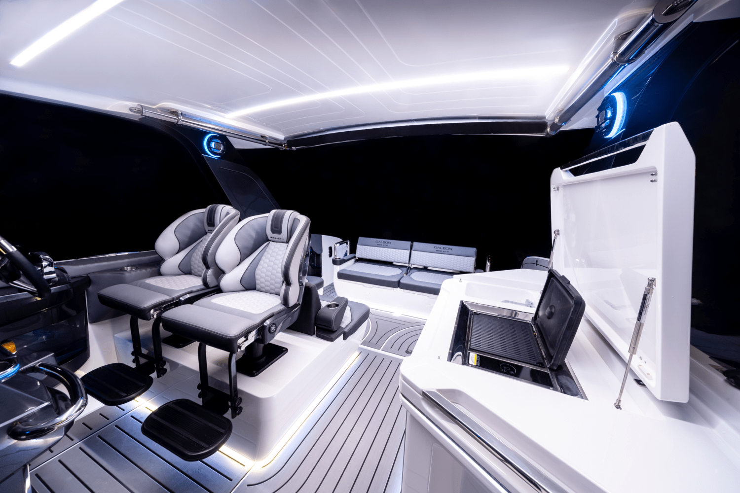 Slide: The Image of Galeon 325 GTO 2024 - 19